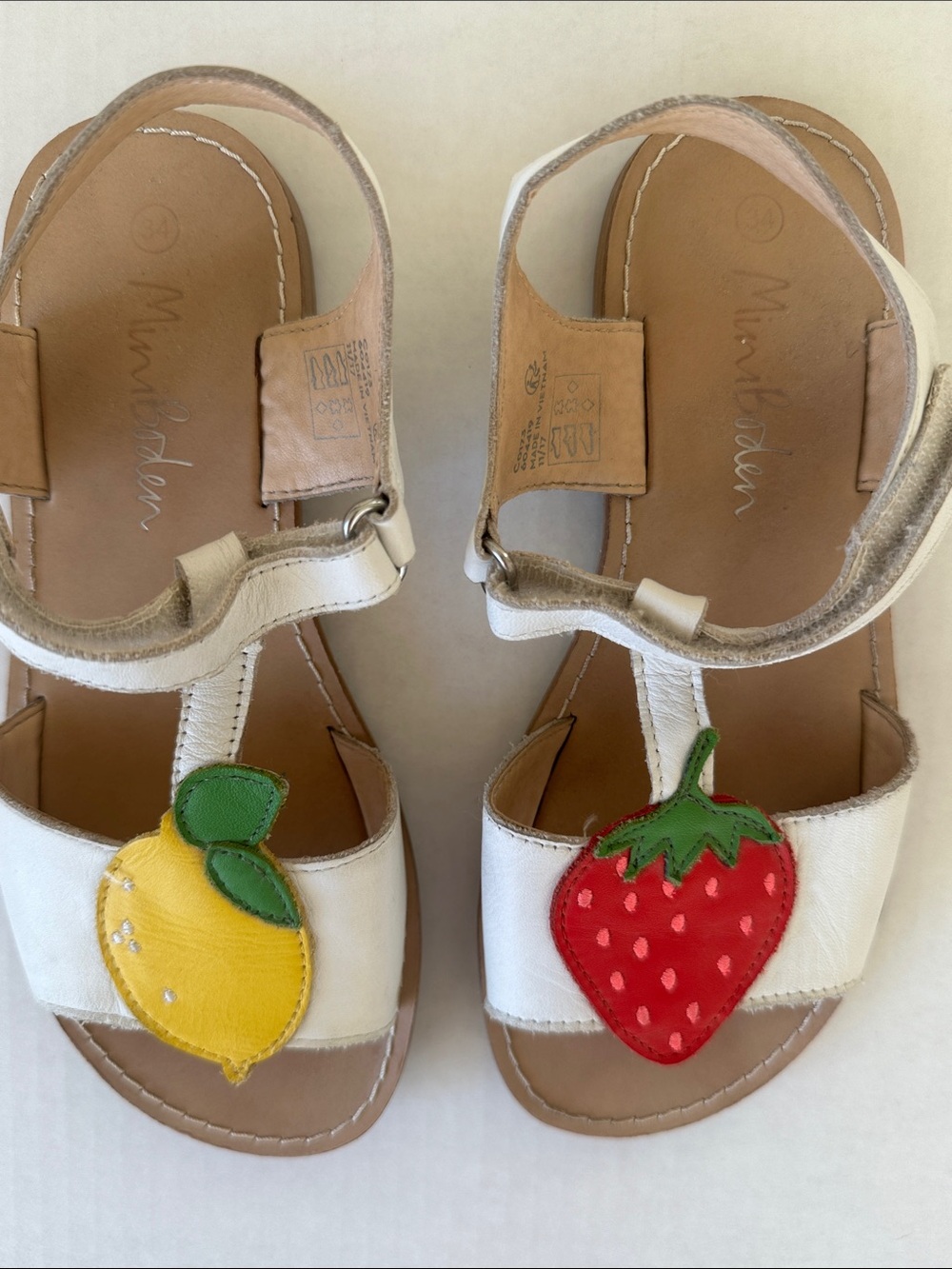 Mini Boden Fruit Appliqué Lemon Strawberry White Leather Sandals 34 2.5-3 - Picture 5 of 6